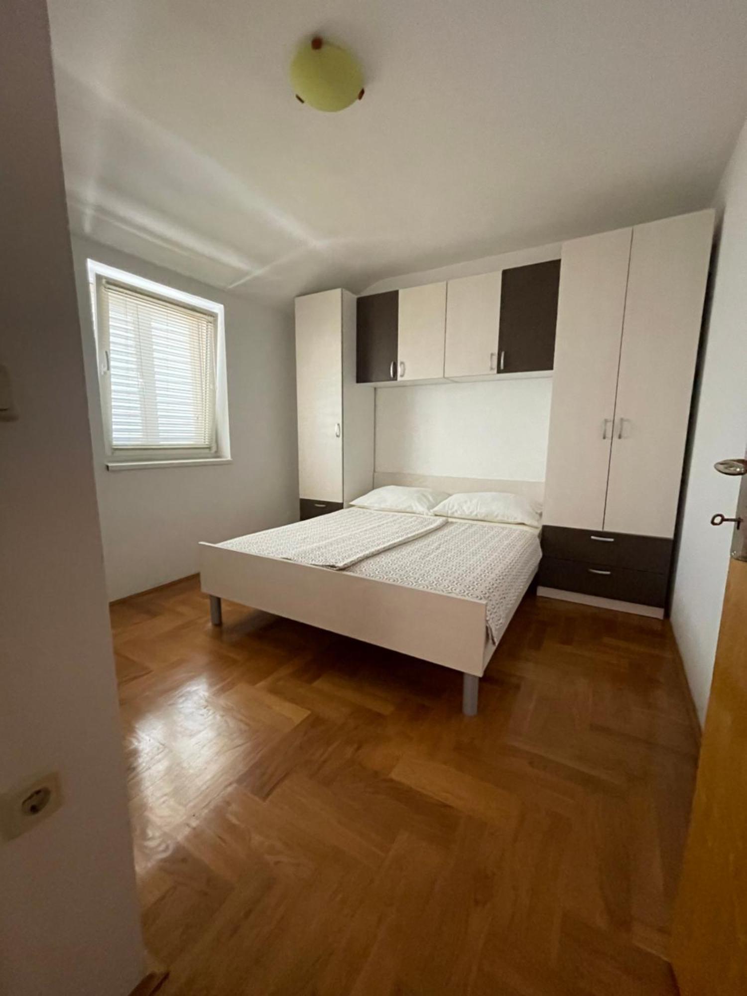 Apartments Dunja Malinska Exterior foto